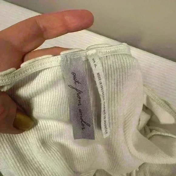 Urban Outfitters Out From Under white ribbed soft crop to ruffled size small - Picture 4 of 7